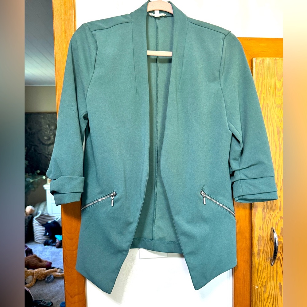 Women’s size medium 3/4 sleeve blazer